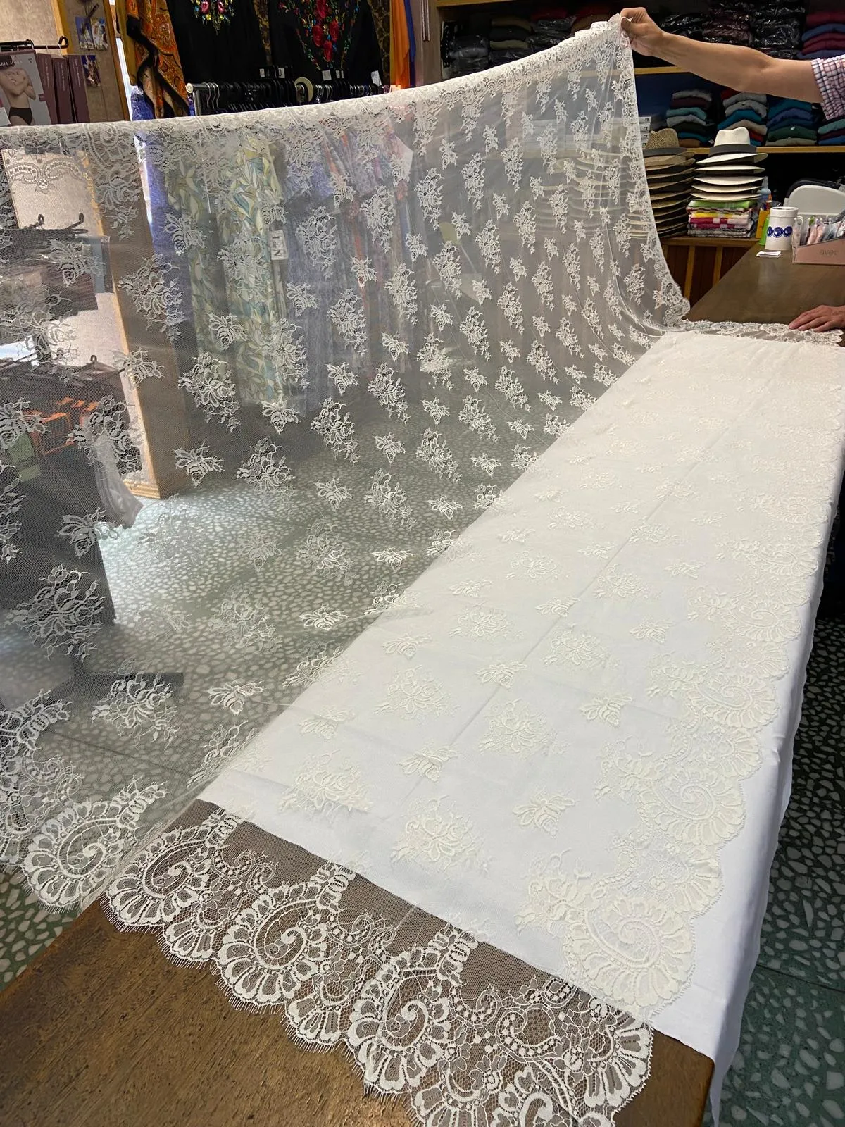 Mantilla grande — 2,50 × 1,30 m — detalle
