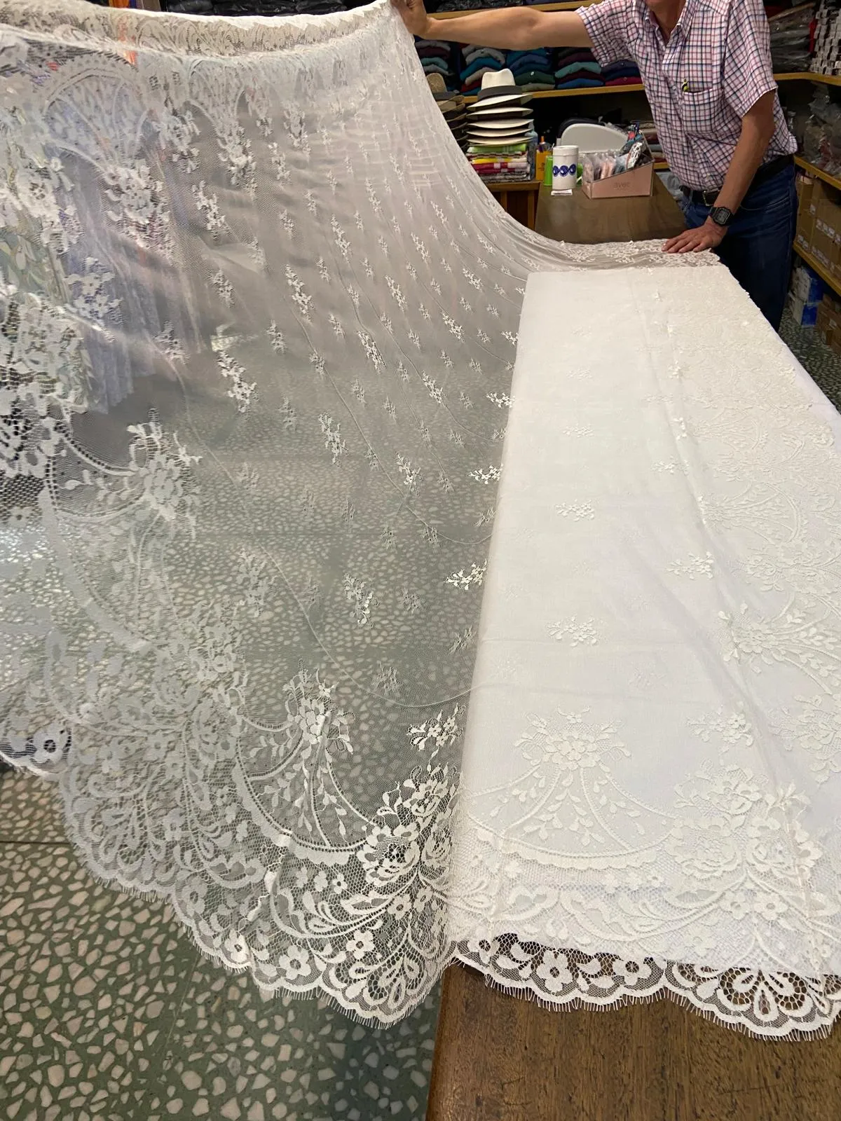 Mantilla grande — 2,50 × 1,30 m